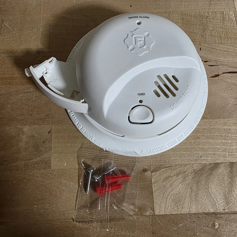 First Alert SMI100 BATTERY OPERATED SMOKE ALARM Tested Working Replacement Unit